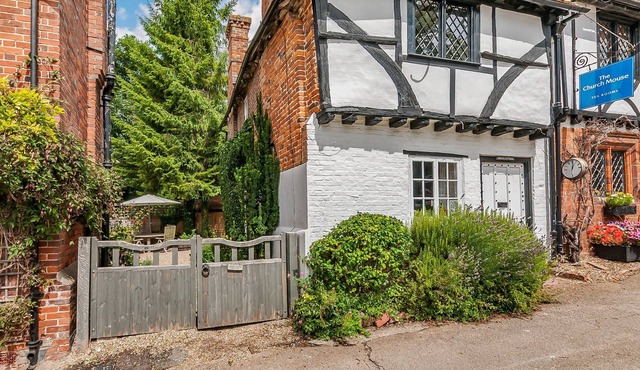 Step back in time and stay in this Grade II listed period holiday cottage with its slanted walls and