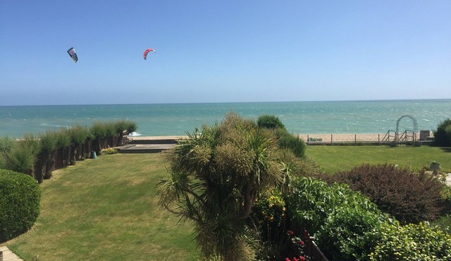 Step onto the Beach at 7 Aldwick Avenue
