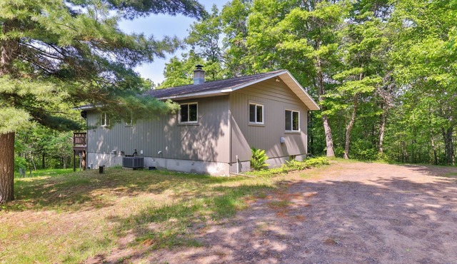 Stepaway Vacation Rentals- Hawk's Nest
