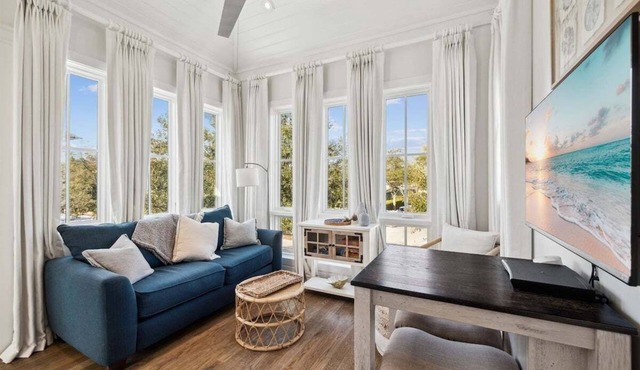 Stepping Stone - Charming 1-bedroom Carriage House in Inlet Beach for a romantic getaway.