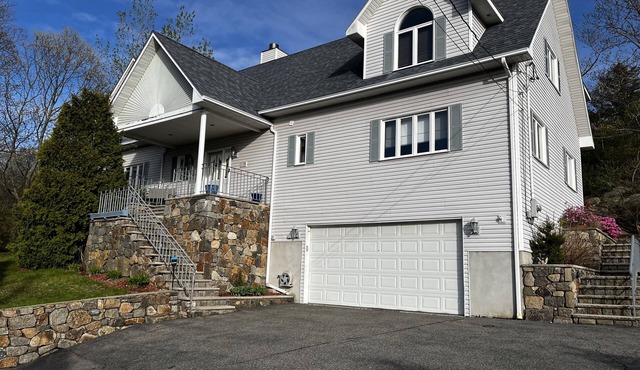 Steps Away from Good Harbor & Long Beach! Spacious Home for Groups of All Sizes!