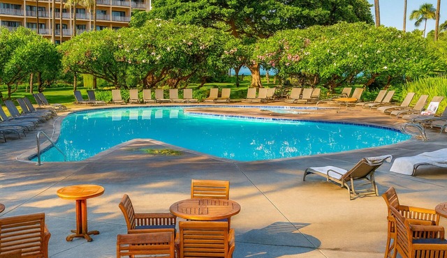 Steps Away from the Beach! 3 Premium Units, Private Lanai, Onsite Pool