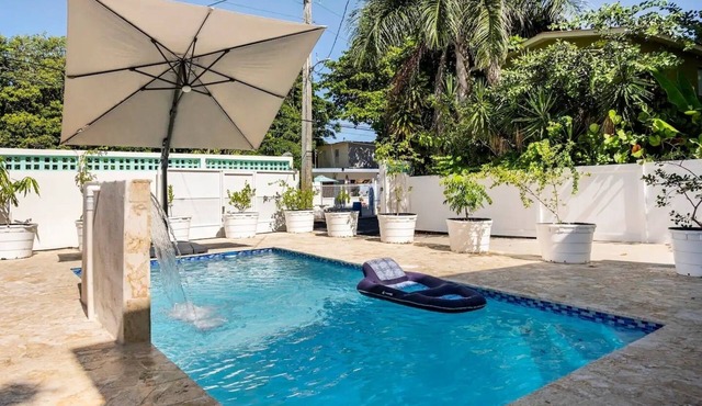 Steps from Beach, private pool and Wifi