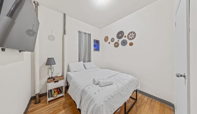 Steps from Everything - Modern 1-Bdr in Downtown's Union Square