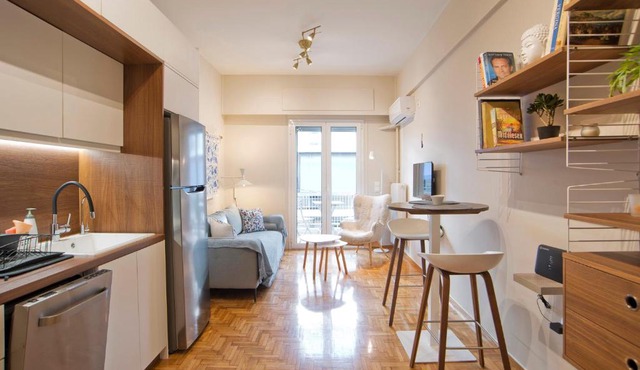 Steps from History Thissio 2BR Spotless Apt