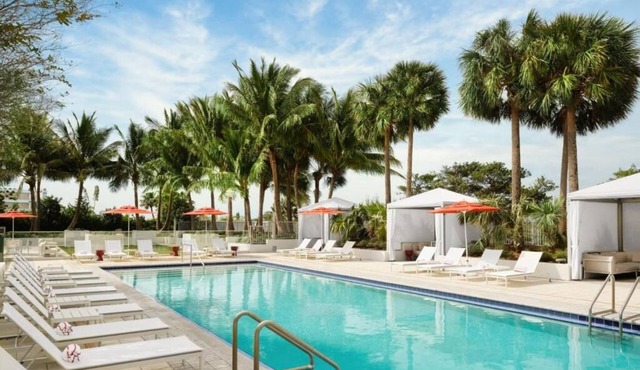 Steps from Ocean, Dining & Shopping – Breakfast & Outdoor Pool - 4 Unit