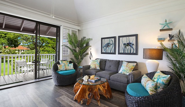 Steps from the Beach, Stunning View, Newly Remodeled, +AC