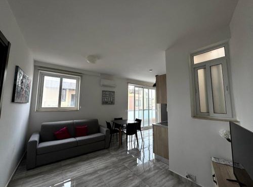 Steps from Three Cities 2BR Apt
