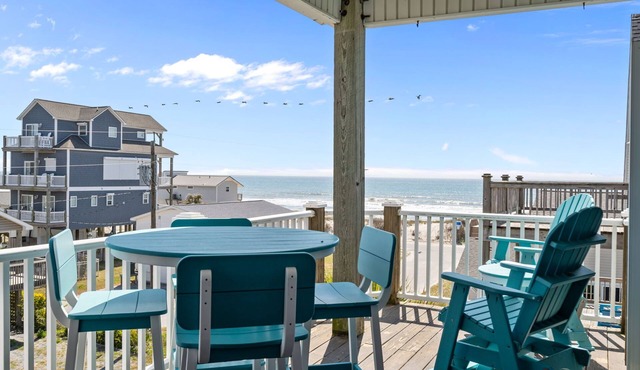 Steps to Beach Access, 4 Bedrooms w/King Suite, Fenced Yard, Pup Friendly