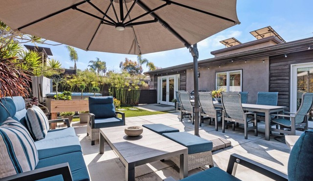 Steps To Beach And Restaurants! Beautiful 4 Bedroom Home With Hot Tub in Del Mar