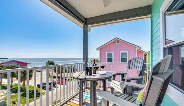 Steps to Beach: Home w/Sunset Views in Cedar Key!