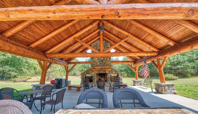 Steps to Beach: Lake Cabin Retreat in Levering!