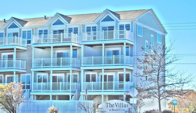 Steps to Bethany Beach, Kayak Bay access, crabbing, pool, and beautiful views