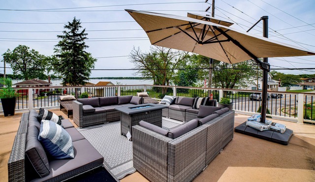 Steps to Cedar Lake! Group Getaway w/Game Room