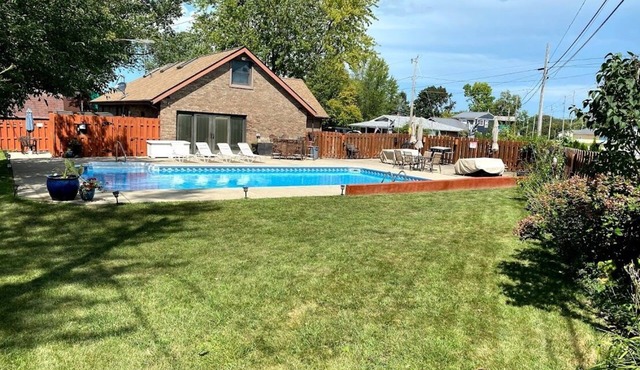 Steps to Lake Erie near Lakeside - Private Hot Tub, Seasonal Pool, Recreation