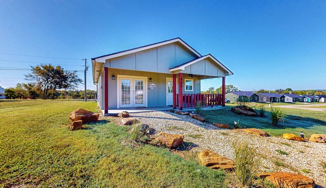 Steps to Lake Eufaula: Home w/Fire Pit & BBQ