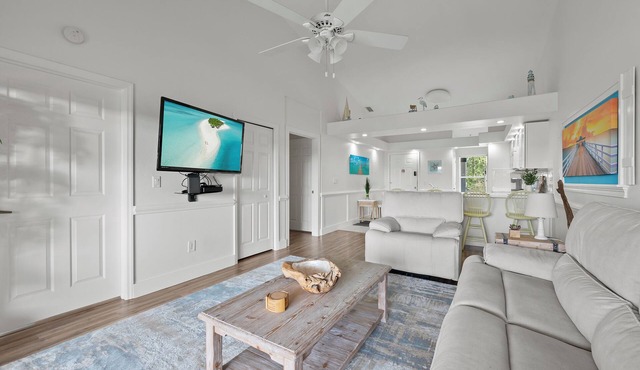 Steps to Pool & Pickleball Naples Resort 2BR Near Golf & Beaches