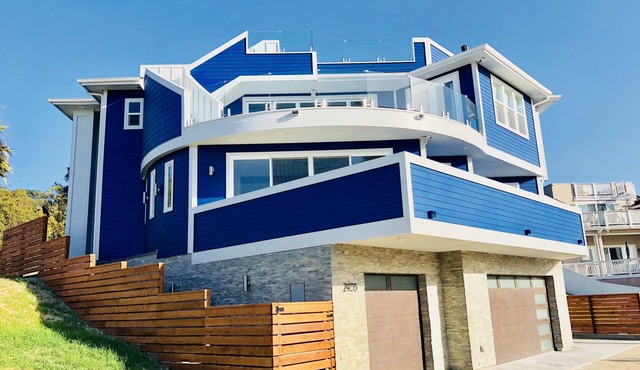 Steps to Sand! Luxury 5BR Home for 16 | 4-Car Parking | Pet OK