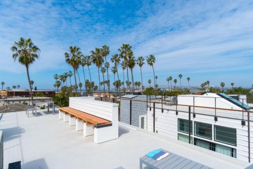 Steps to the Beach, Rooftop Deck
