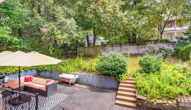 Steps to Union College: Home w/Shared Yard!