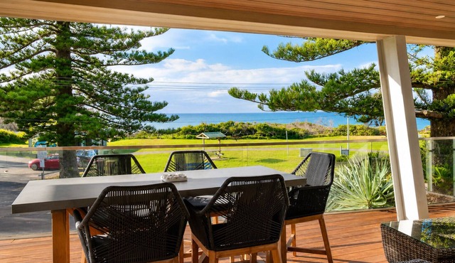 Steps to Werri Beach, Ocean Views & Sleeps 15