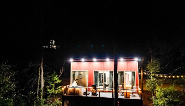 Still Water – Luxury King Cabin Overlooking the Pond w/Hot Tub, Fire Pit
