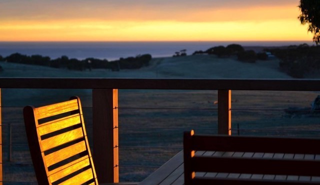 Still Windy | Secluded Couples Retreat Near Snelling Beach