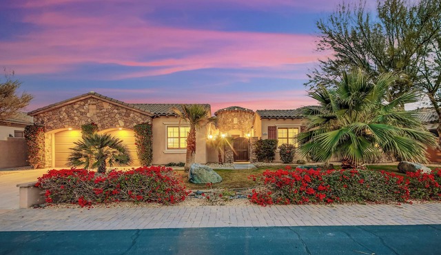Stillwater Desert Escape: Resort-Style w/Heated Pool+Spa, Arcade, Golf, Casita