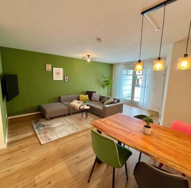 Stilvolles & helles Apartment mit Sonnen-Terrasse