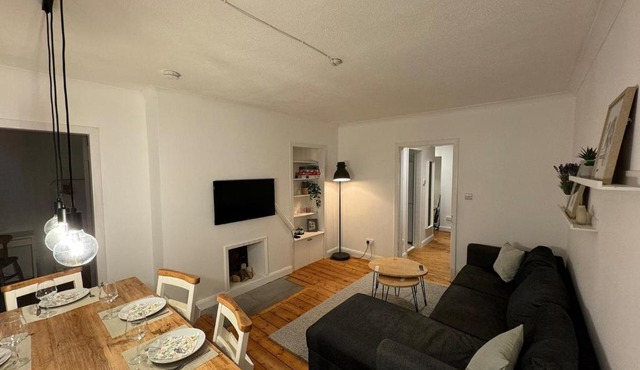 Stirling Haven: Charming 3B Apt in City Centre