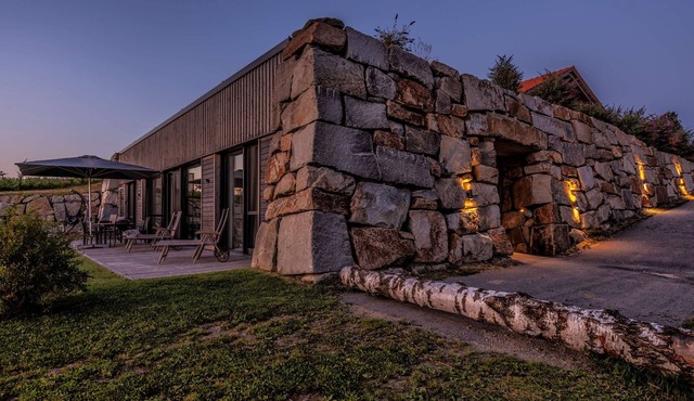 Stoahaus - 140 sqm earth house with private spa