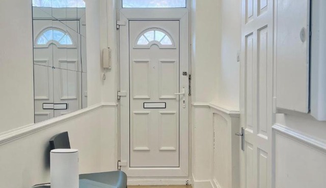Stockwell apartment 1 minute walk to underground
