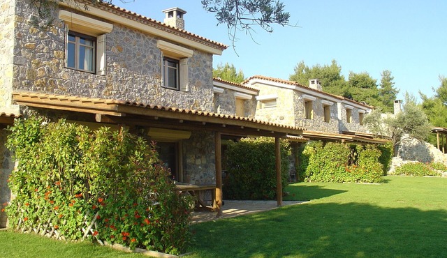 Stone-built villa within a tranquil olive grove - beach 200 meters