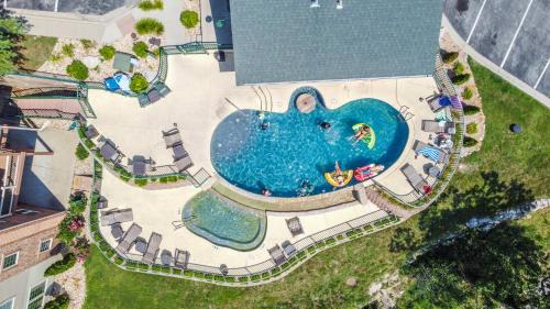 Stone Cliff Relaxation with Resort Amenities