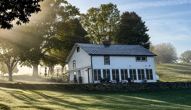 Stone Cottage, 3 bedroom, Pool and Pickleball