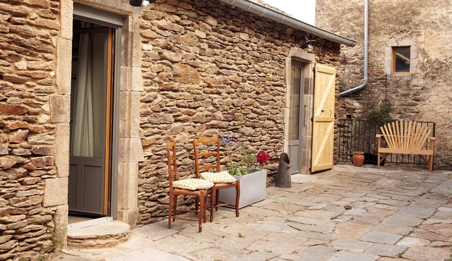 Stone cottage with a magnificent view of the Cévennes valleys Lune