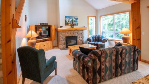 Stone Creek Chalet by Fernie Lodging Company