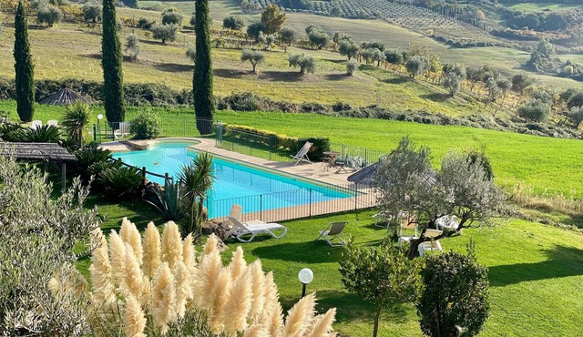 Stone house with private fenced garden area - Noce