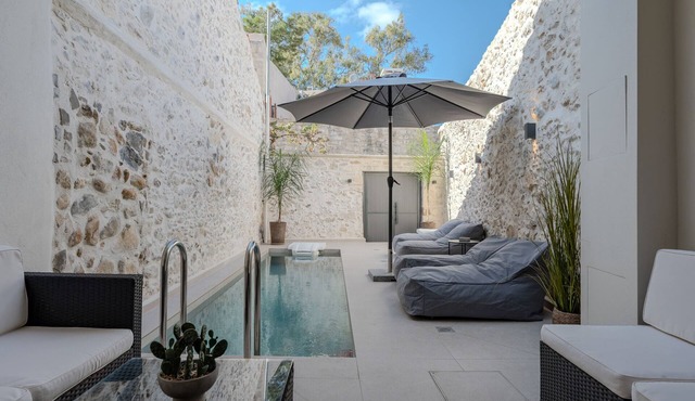 Stone Project 2 a cozy retreat with private Pool
