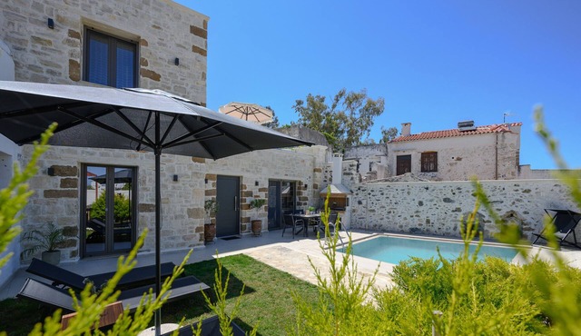 Stone project villa, pool,near tavern,supermarket