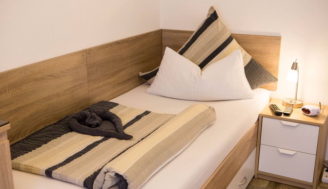 Stone room - Small, modern single room near Thomann music store