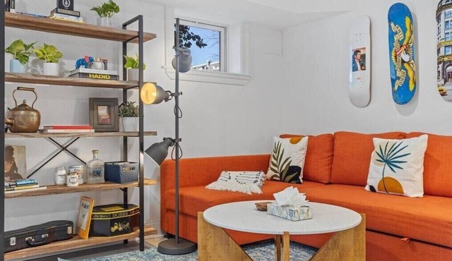 Stone's Throw from Capitol Hill/Free Parking