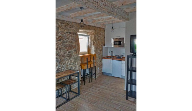 Stone studio near the sea and the Camino. Catapeixe Holiday Apartments.
