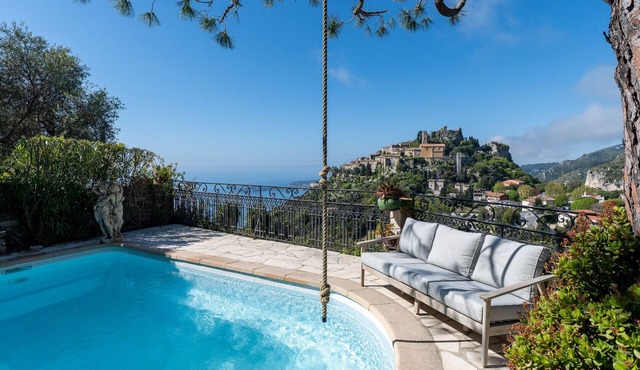 Stone villa facing Èze Village