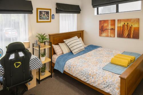 Stonebrook Haven - AC Room, Dedicated Bath, Free Parking in Family House