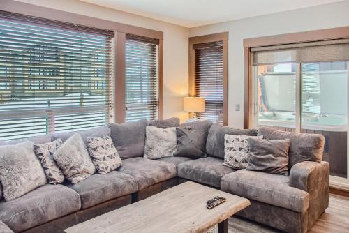 Stonegate Resort Unit B103