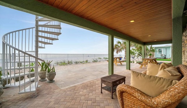 Stones Throw Beachfront Family Suite 3 Views