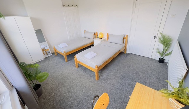 Stratford House - SleepyLodge - Room 2