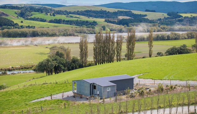 Strathvale River Cottage - Winton Holiday Home
