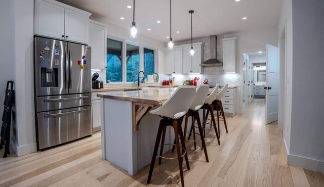 Stratton; 4 min. Luxury-Hot Tub-Shuttle-EV-Kings
